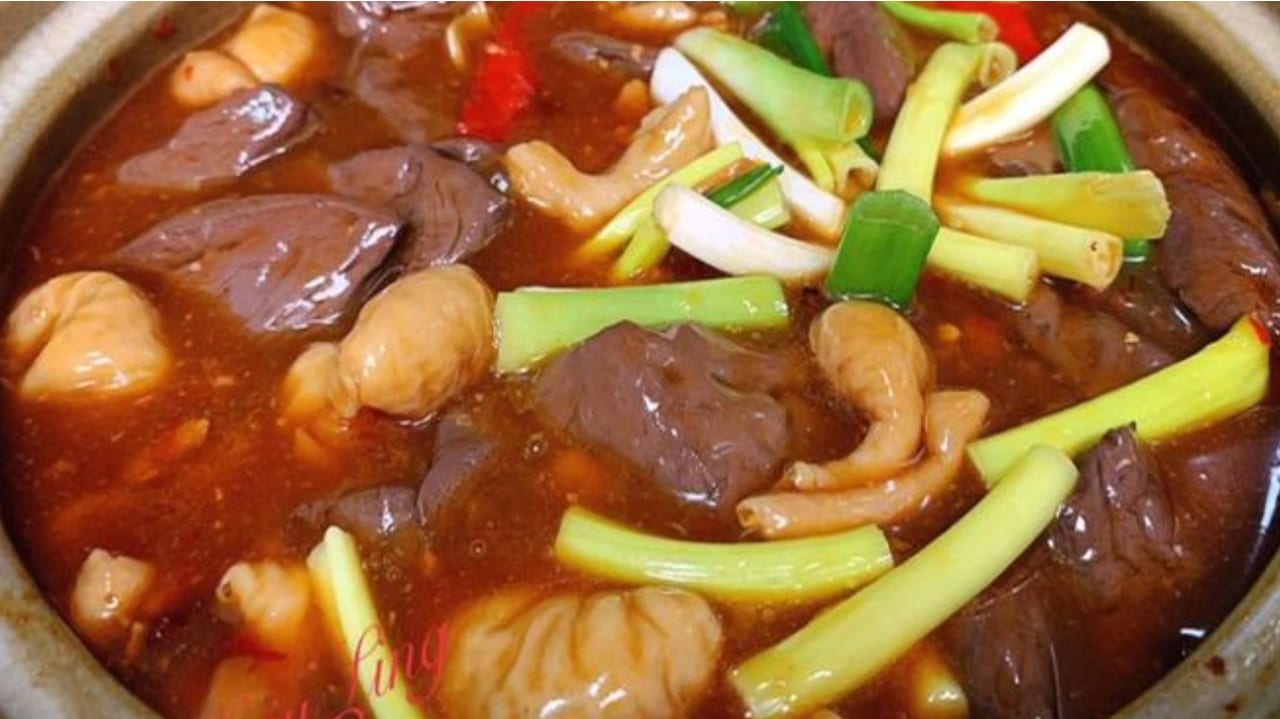 Ma-La Intestine with Blood Tofu 五更腸旺.
