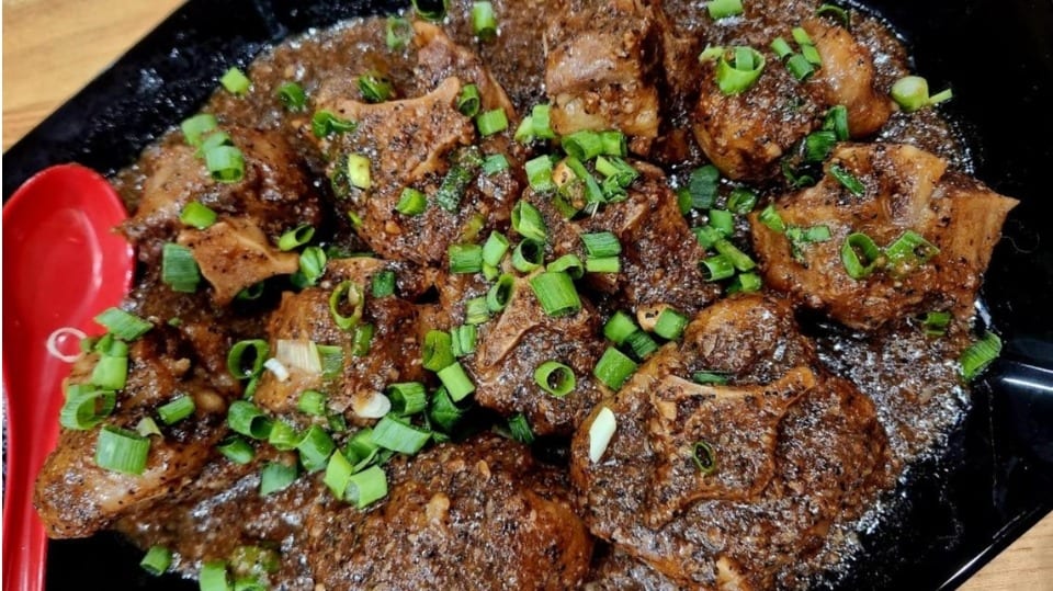 House Special Oxtail (Black Pepper Sauce) 黑胡椒牛尾.