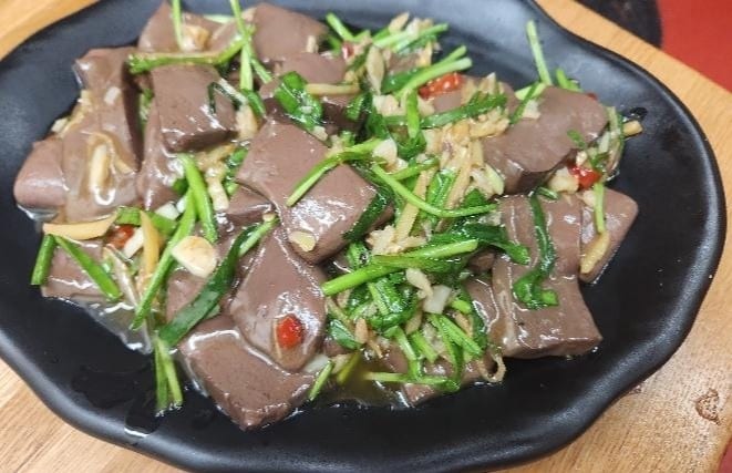 Duck Blood Tofu with Chives  韭菜鴨血.