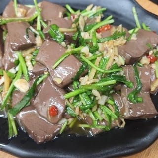 Duck Blood Tofu with Chives 韭菜鴨血