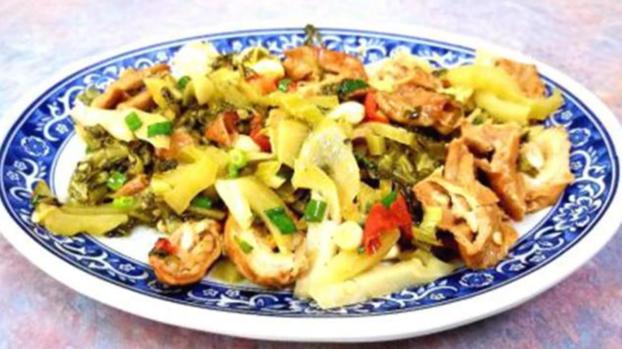 Pickled Cabbage Stir Fry Intestines 酸菜炒大腸.