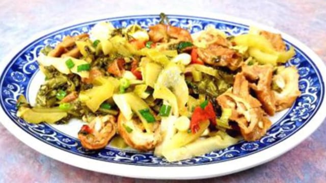 Pickled Cabbage Stir Fry Intestines 酸菜炒大腸.