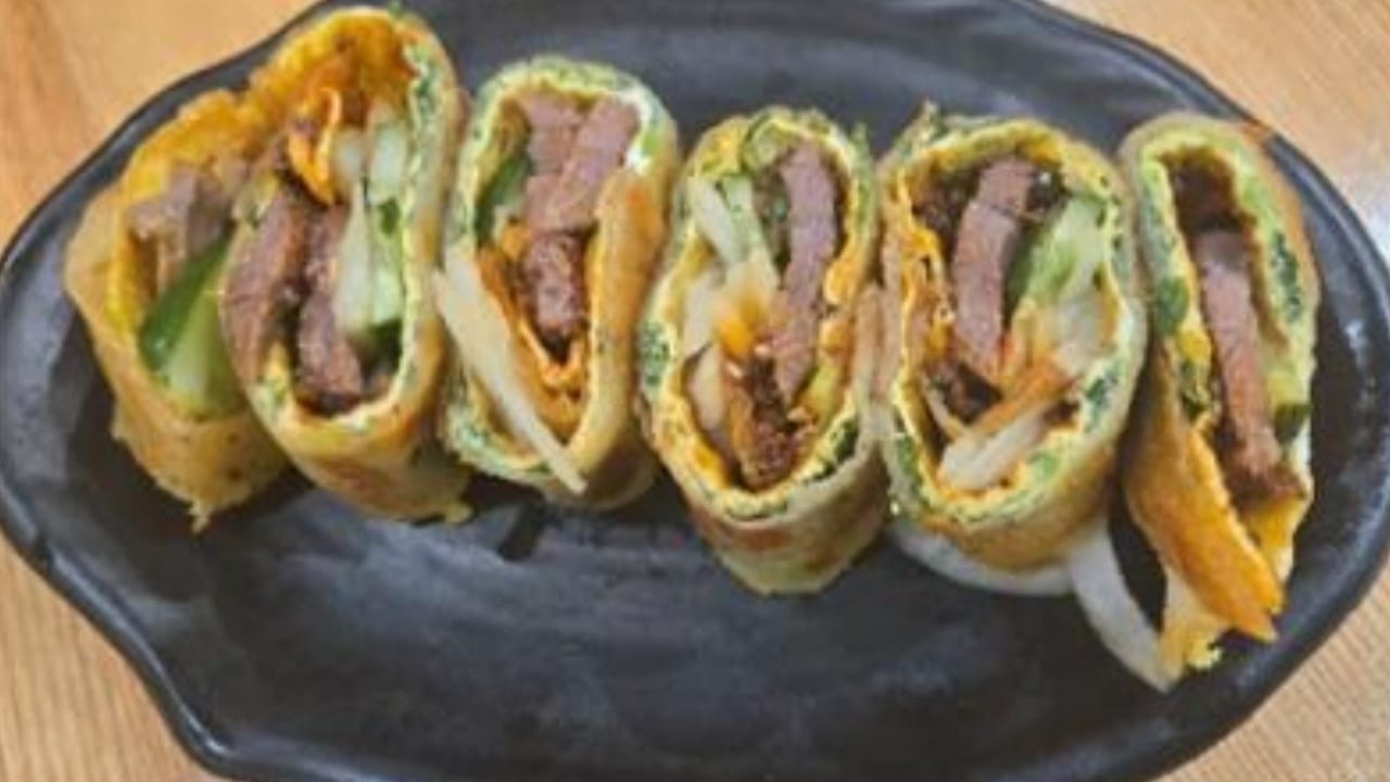 Beef Egg Crepe Roll 牛肉卷.